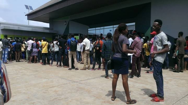 5 Things You Can Do If You Are Stuck In A Queue For Hours