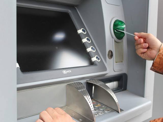 5 Types Of People You Will Meet At The ATM These Days