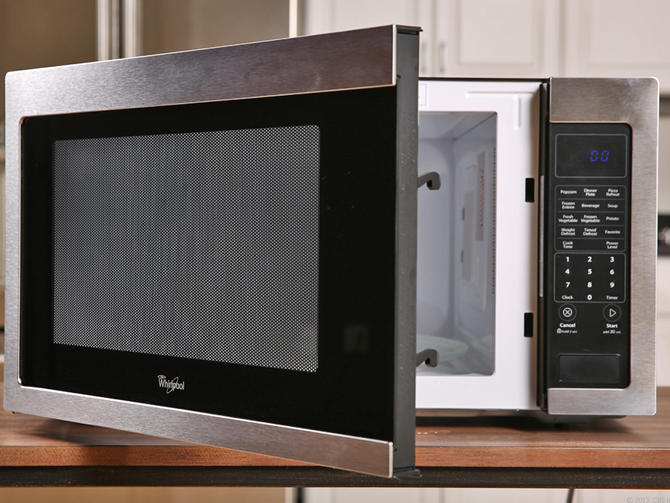 5 Things You Should Never Microwave