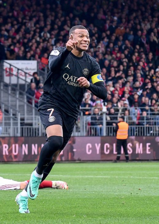 Mbappe Brace Gift PSG Hard Fought Win Over Brest
