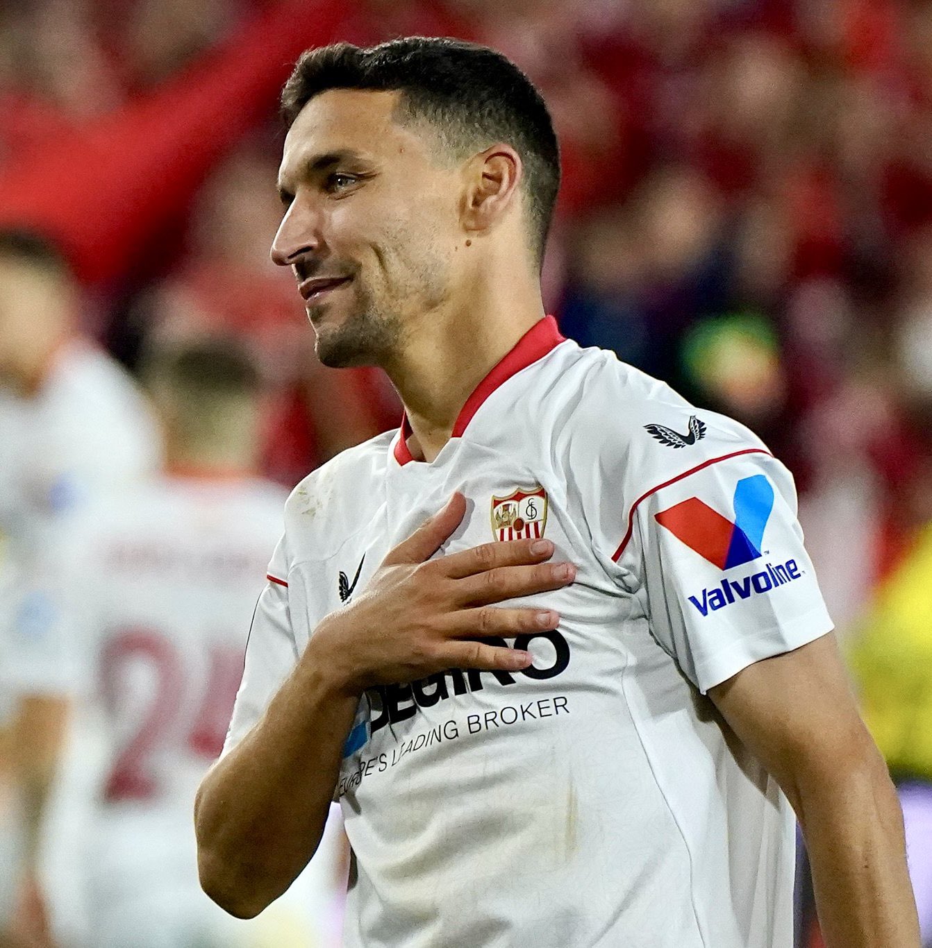 Jesús Navas Signs Lifetime Contract with Sevilla