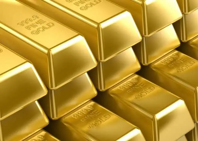 Gold Hits Record $3,500 Amid Market Turmoil And Investor Flight From Dollar