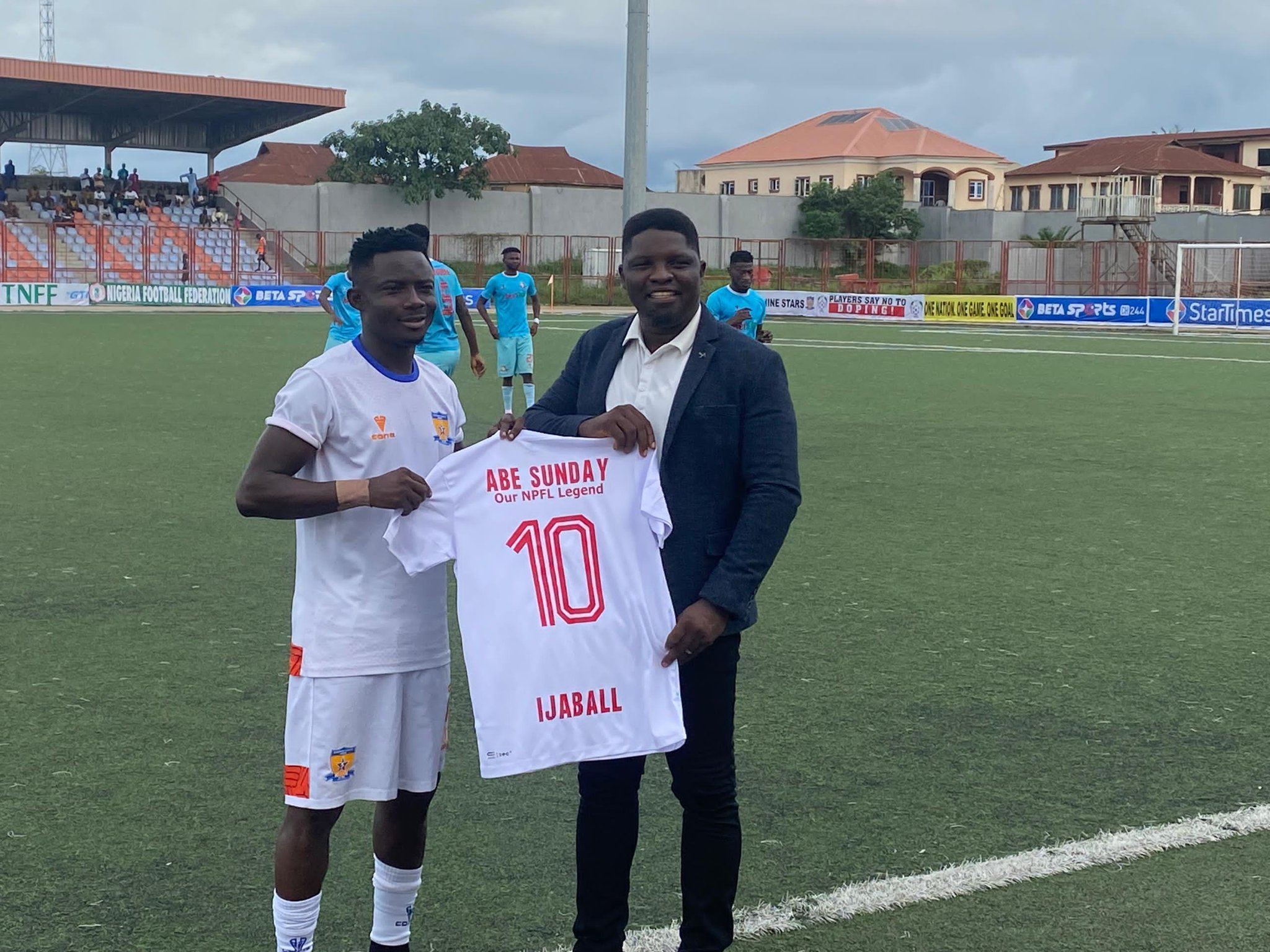 NPFL: Legendary Abe Sunday Honoured As Sunshine Stars Emerge Winners Against Remo Stars