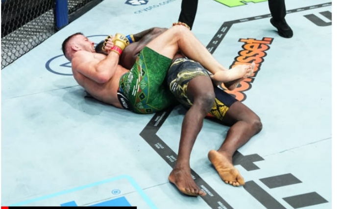 Just In: Du Plessis Overpowers Israel Adesanya To Retain Middleweight UFC Title