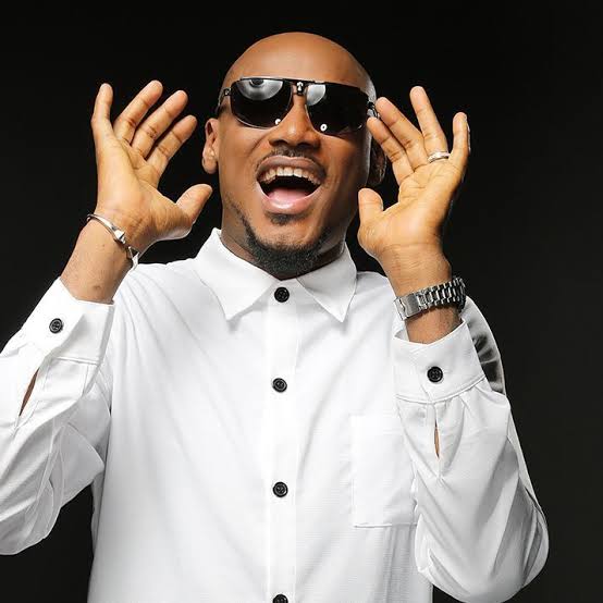 2Baba’s Knee Gives Way While Dancing To 14-Year-Old Song